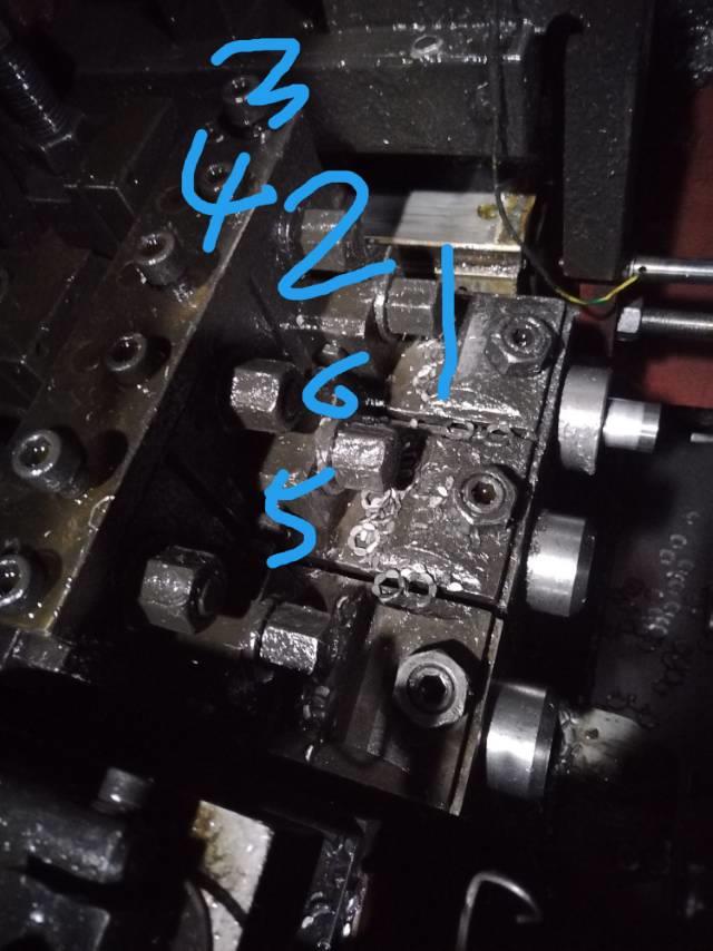 海星机冲模座调节？