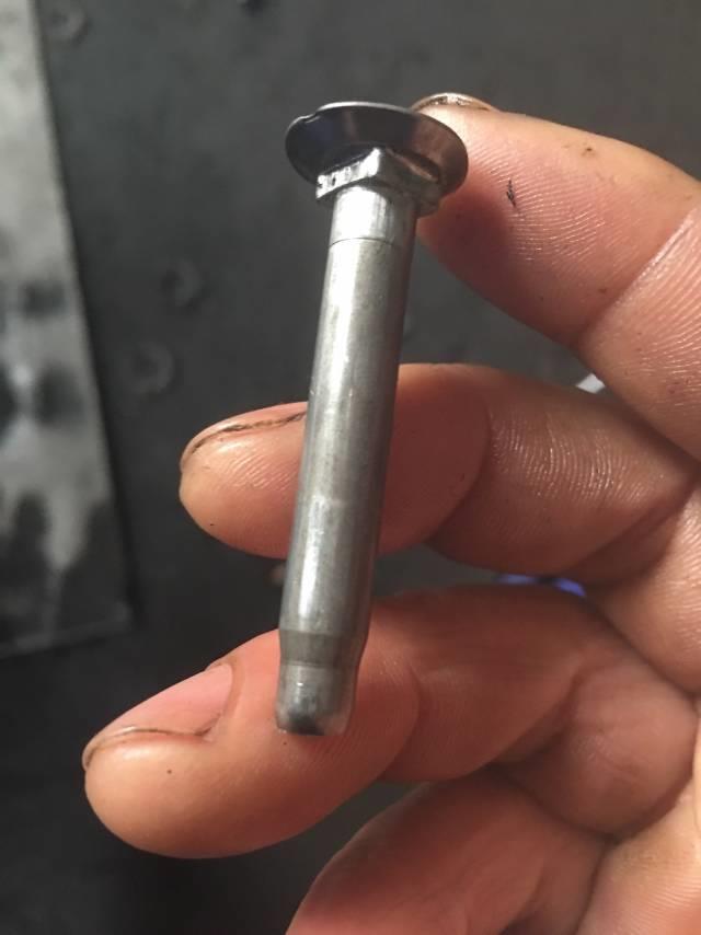 有没有打过这种螺栓的，怎么打法，求大师们指点一下？