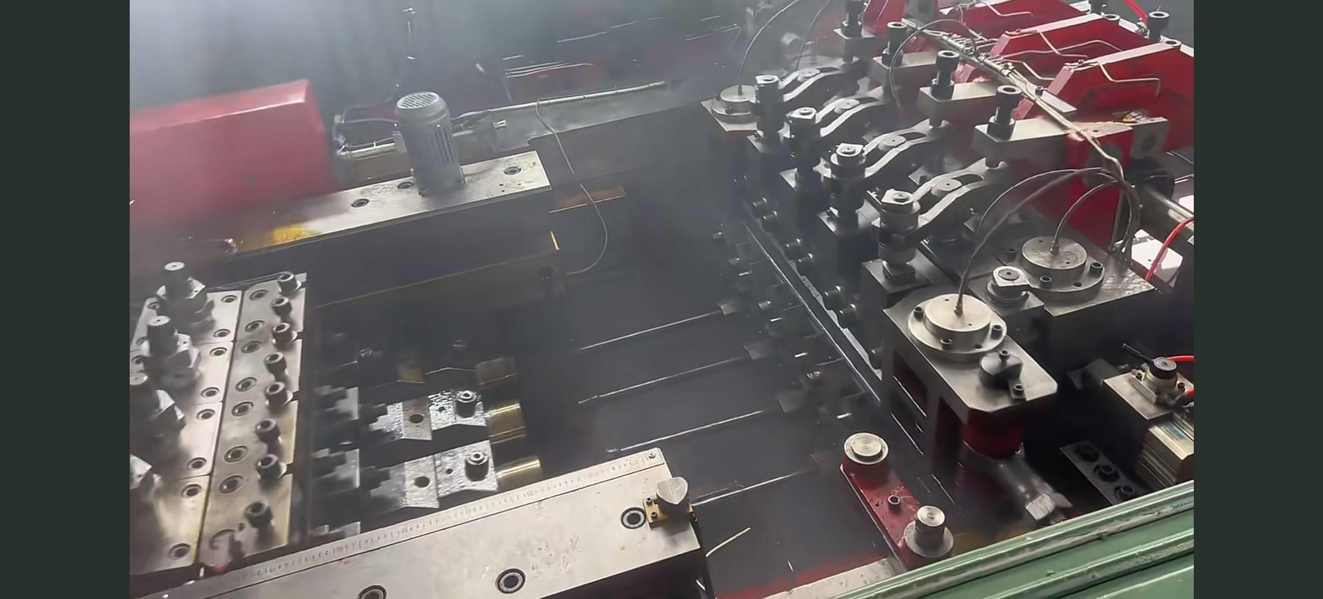 这两种冲棒如何对同心度，用塑料膜还是产品还是用其他什么方法？