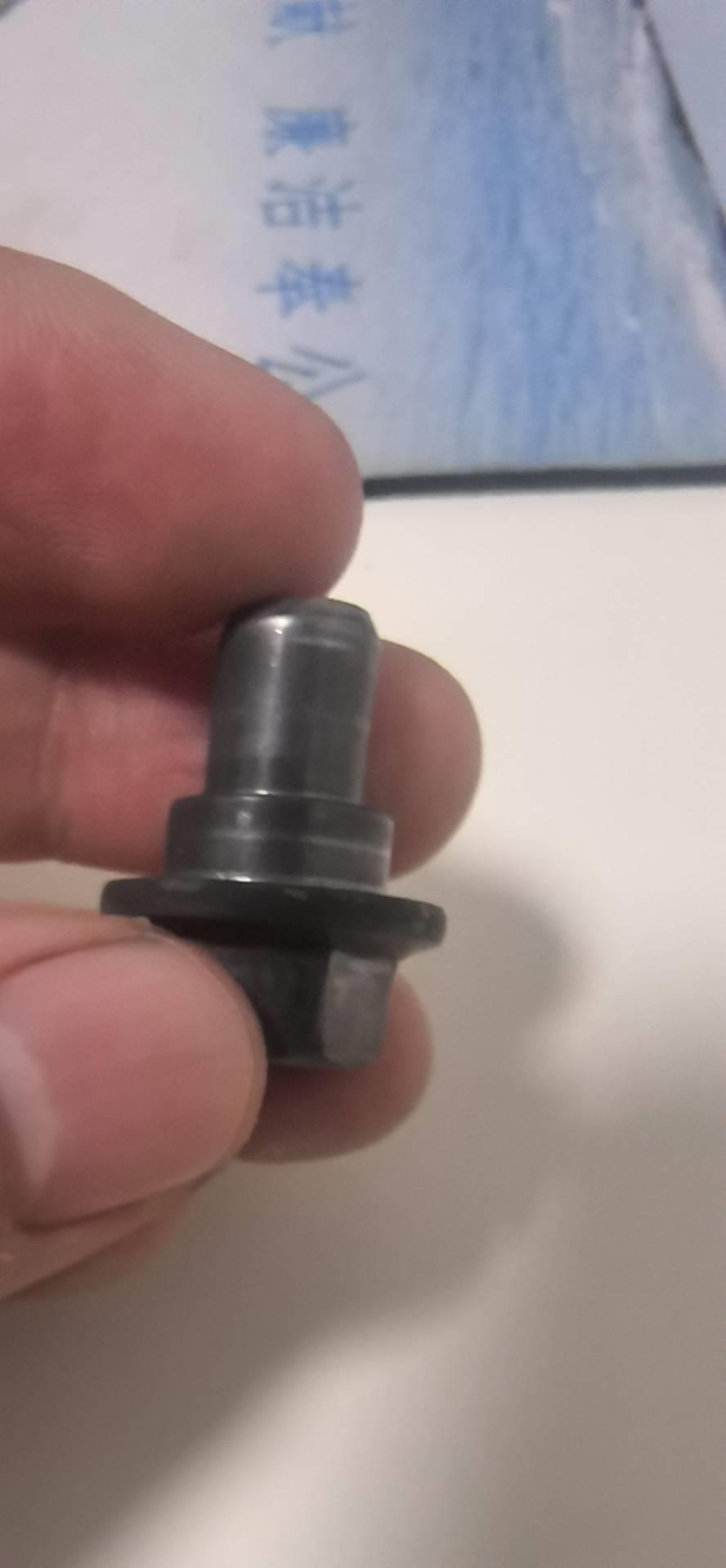 台阶螺栓台阶处折叠问题。?