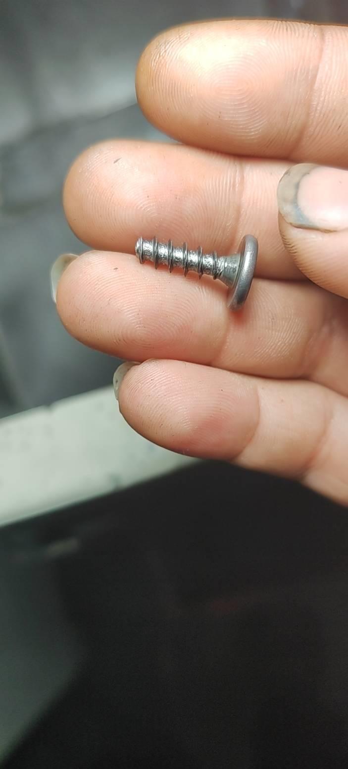 铁的自攻螺丝大径老是压不起来怎么回事？