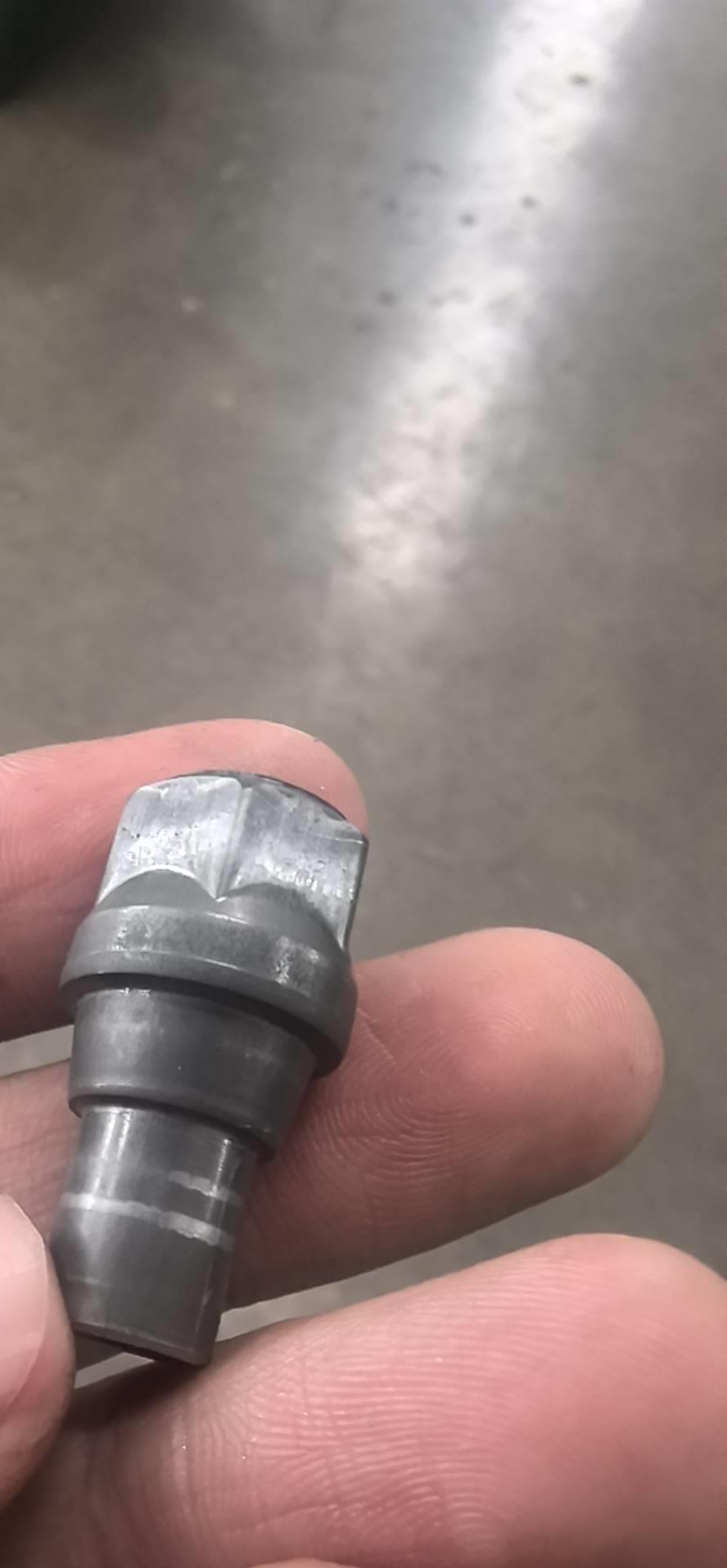 台阶螺栓台阶处折叠问题。?