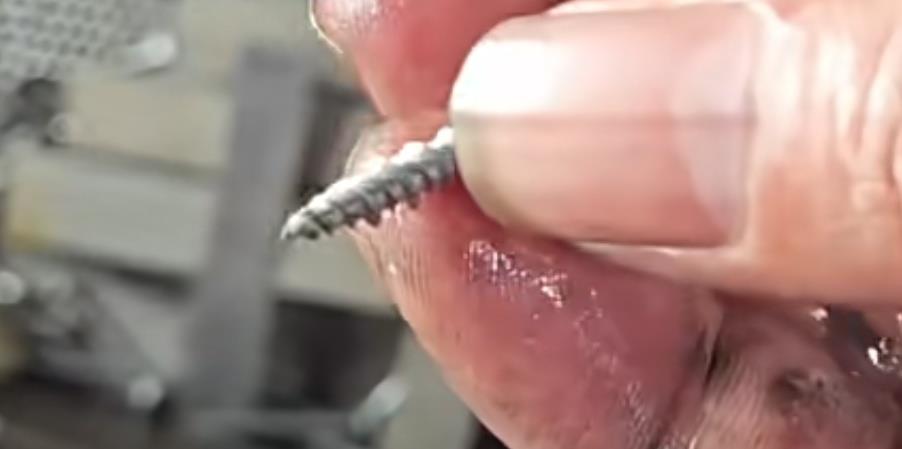 高低牙尖尾自攻钉搓出来牙底要起点小毛刺 牙线也是对好的?